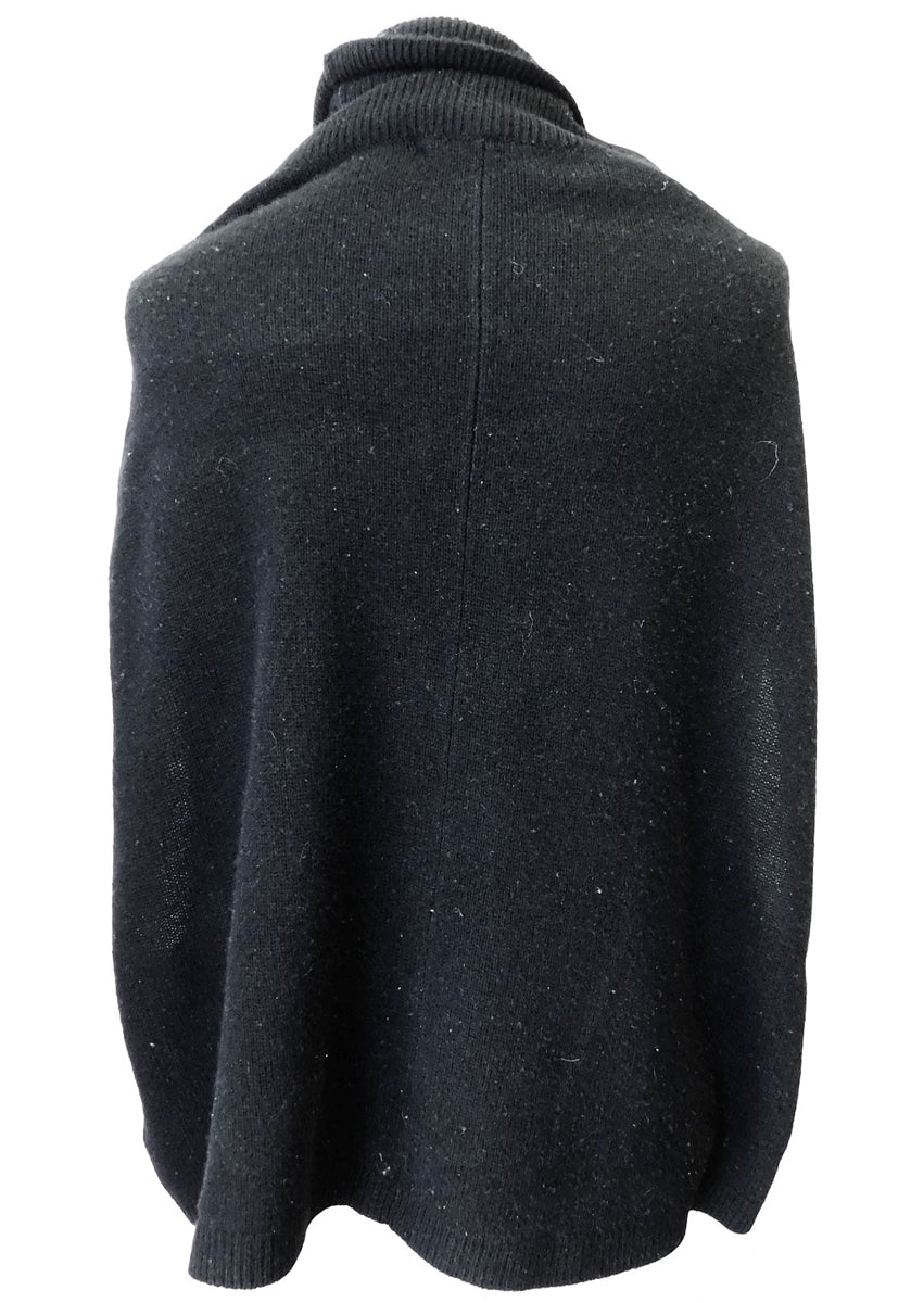 TAHARI Black Sleevless Sweater one size