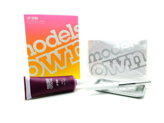 Models Own Lip Gunk Lip Paint Kit: 1 Glossy lip paint, 1 Lip brush, 1 Mixing tray, 1 Case - Gloss 03